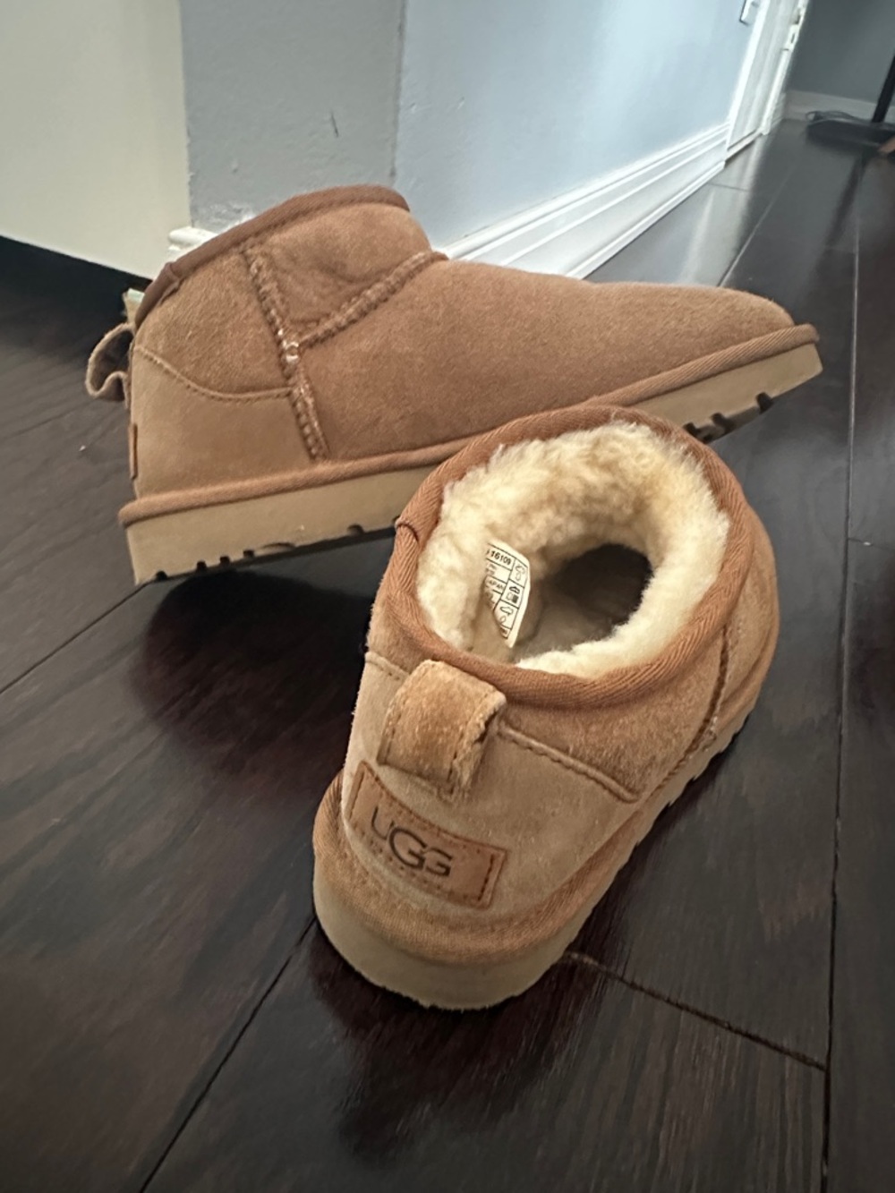 UGG Woman Chestnut Suede Sheepskin Slippers